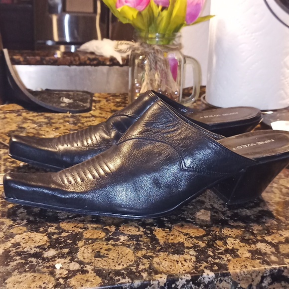 Nine west size 8.5 - Picture 2 of 4